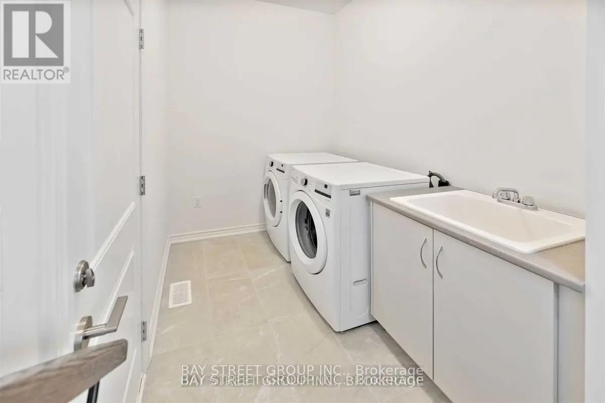 Photo 19 of 37 Floodgate Road, Whitby ON