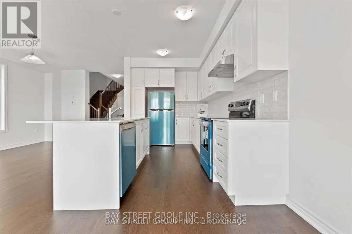 Photo 5 of 37 Floodgate Road, Whitby ON