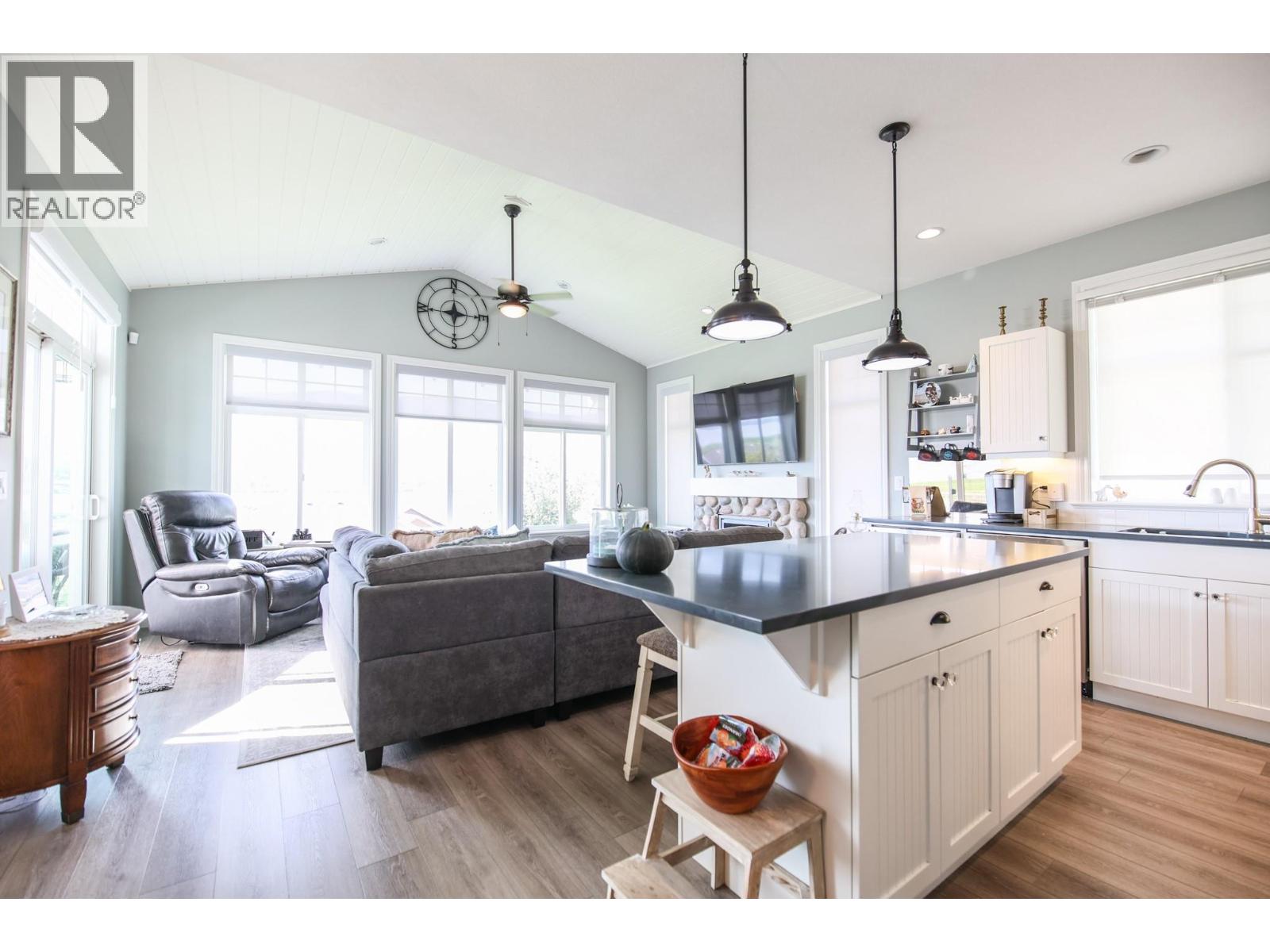 2450 Radio Tower Road Unit# 202, Oliver