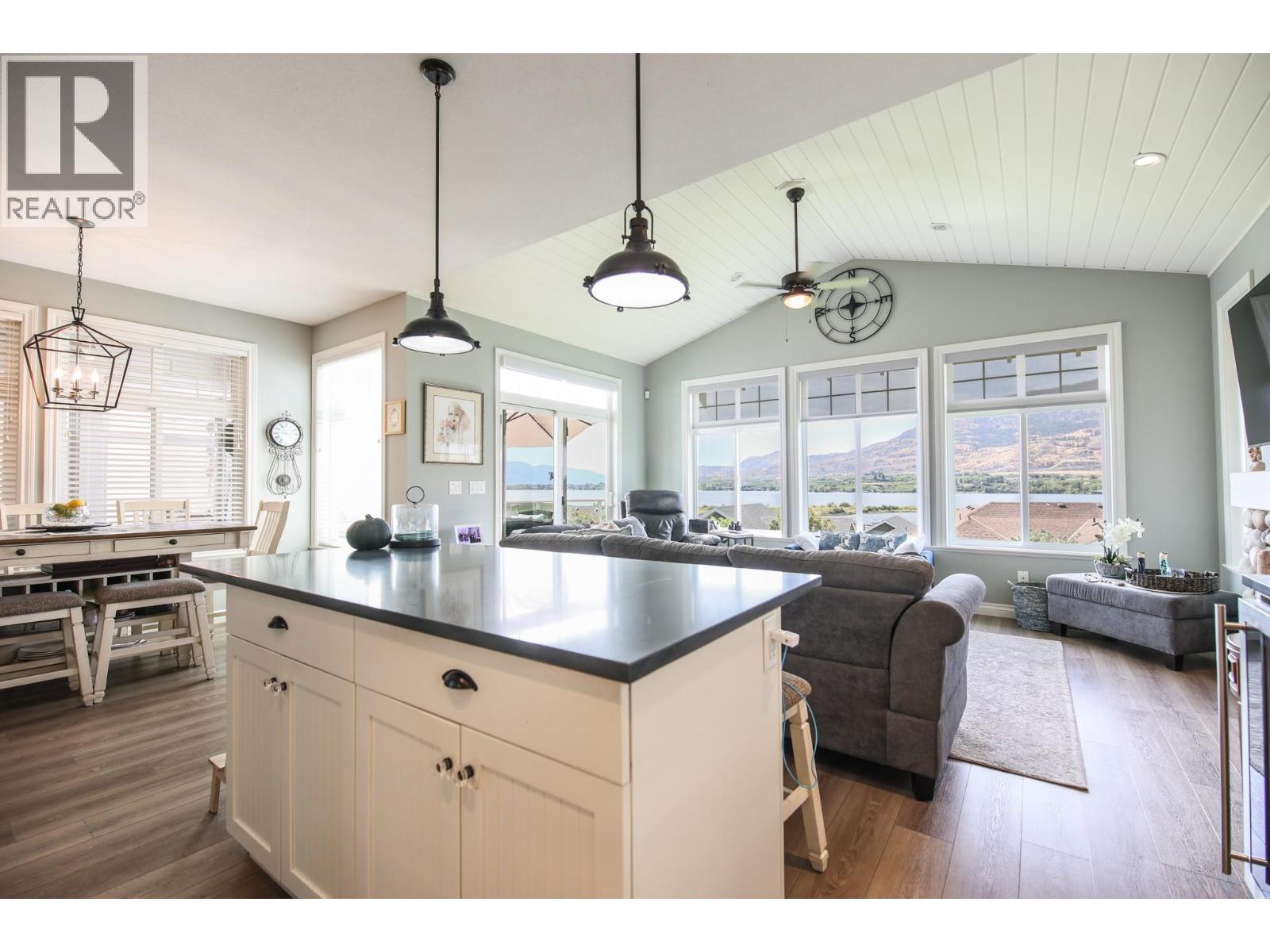 2450 Radio Tower Road Unit# 202, Oliver