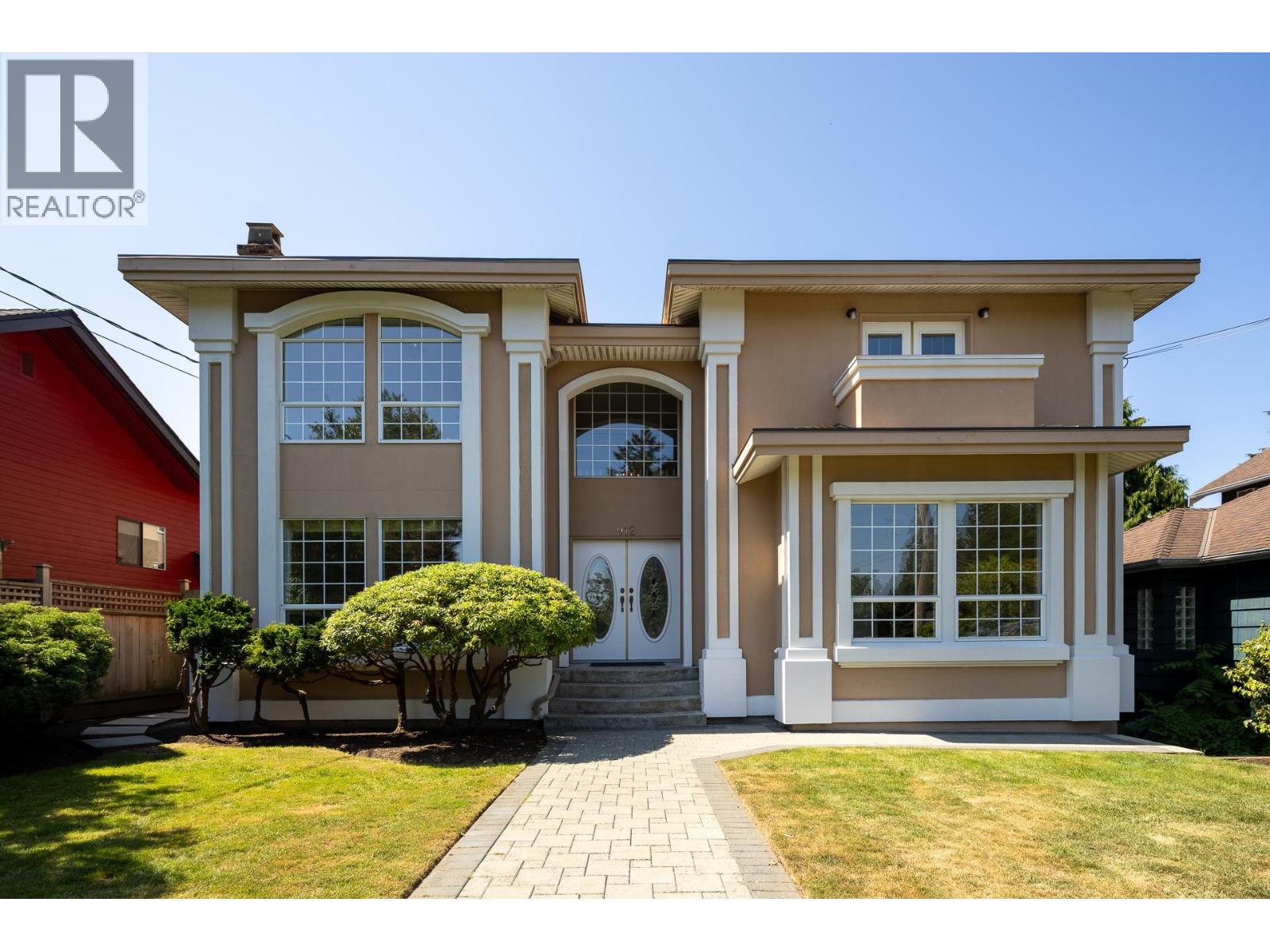 Photo 1 of 912 Fifth Street, New Westminster BC