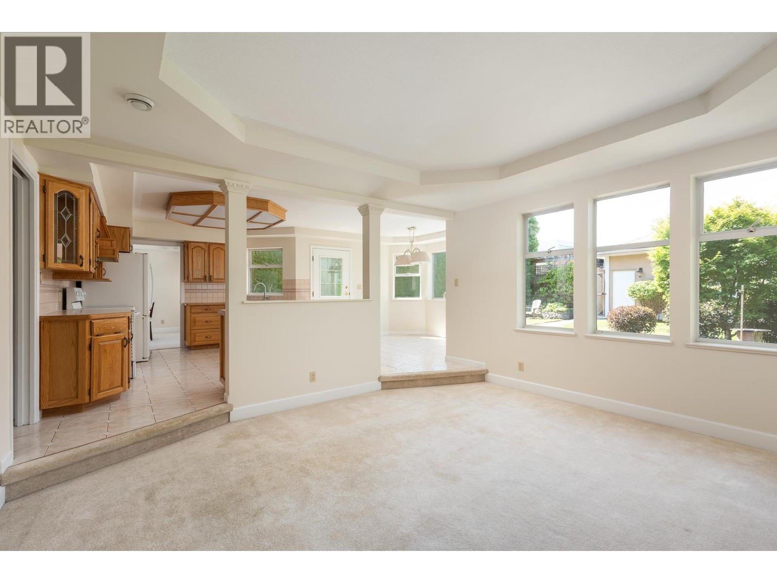 Photo 10 of 912 Fifth Street, New Westminster BC