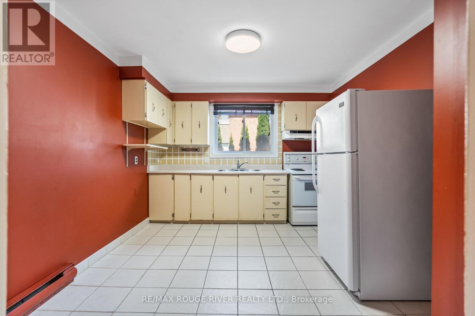 Photo 8 of 3 494 Elgin Street W, Cobourg ON
