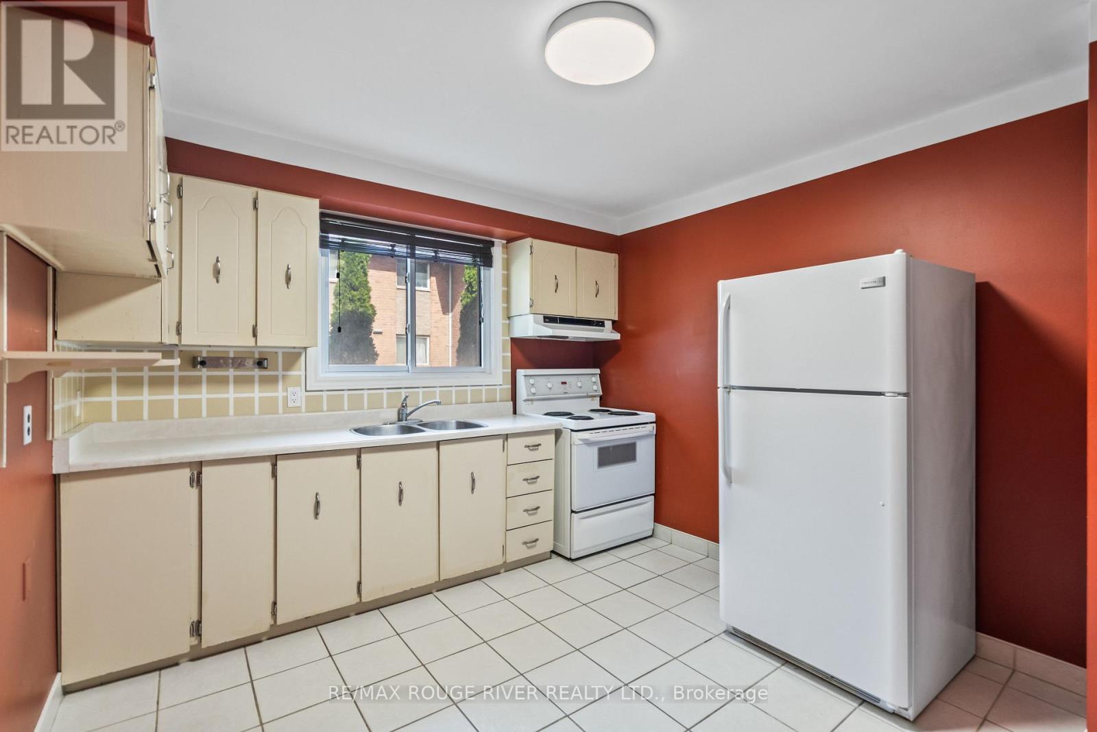 Photo 9 of 3 494 Elgin Street W, Cobourg ON