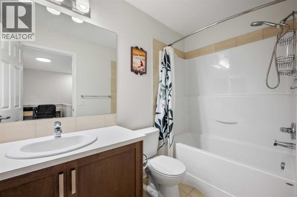 Photo 32 of 681 Hillcrest Road Sw, Airdrie AB