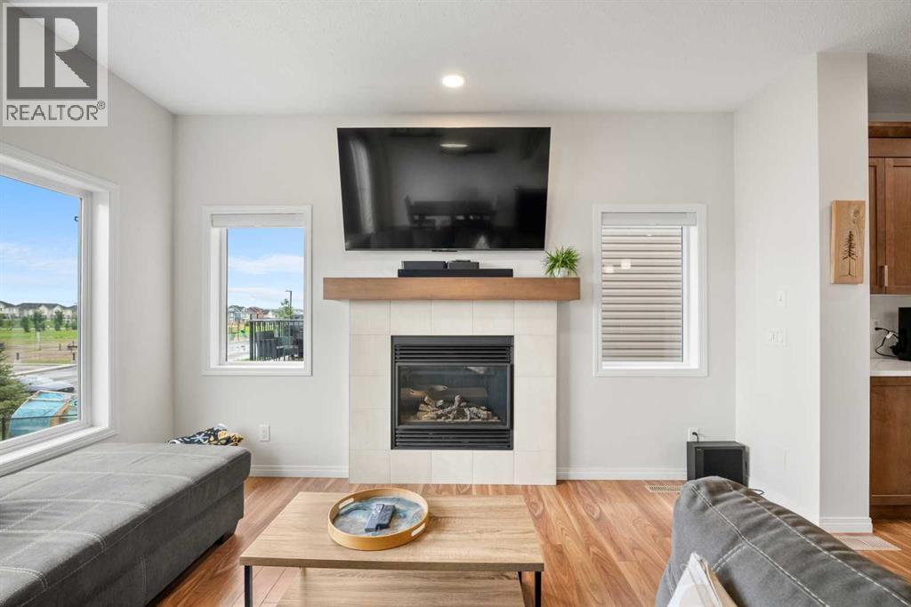 Photo 7 of 681 Hillcrest Road Sw, Airdrie AB