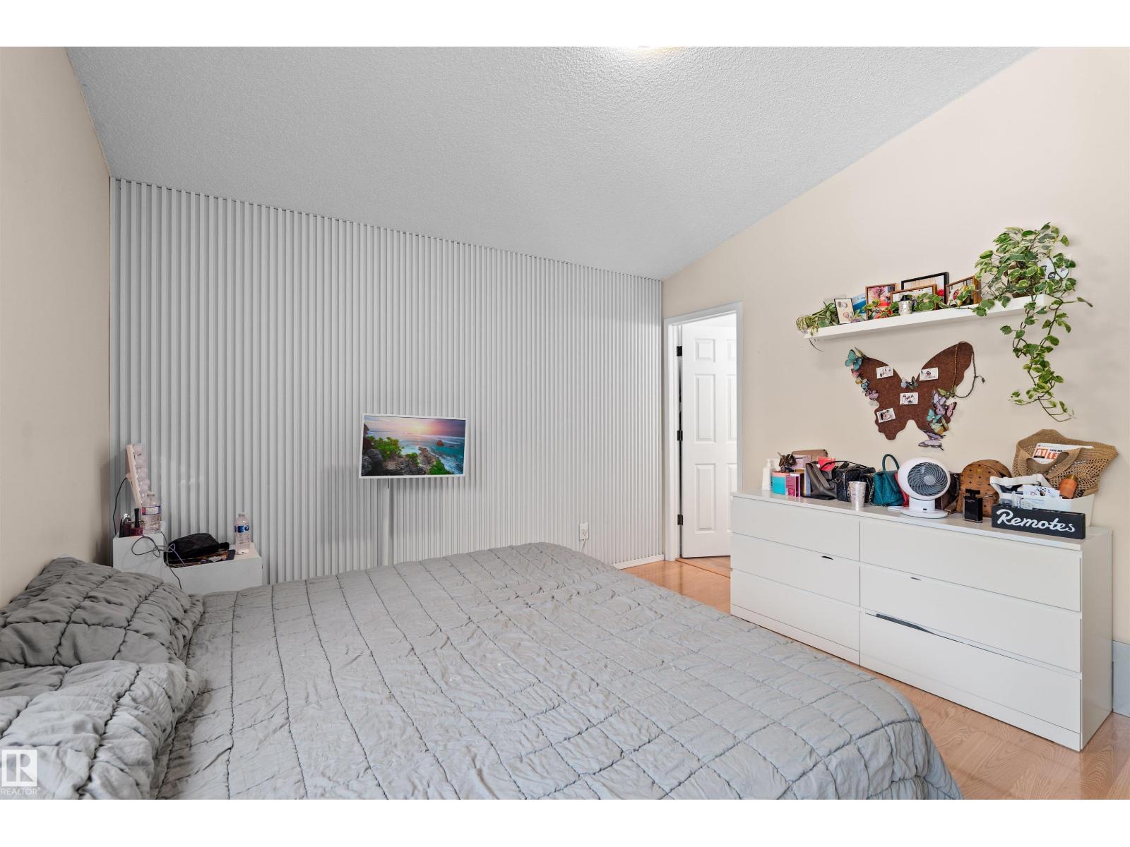 Photo 13 of 333 Dechene Wy Nw, Edmonton AB