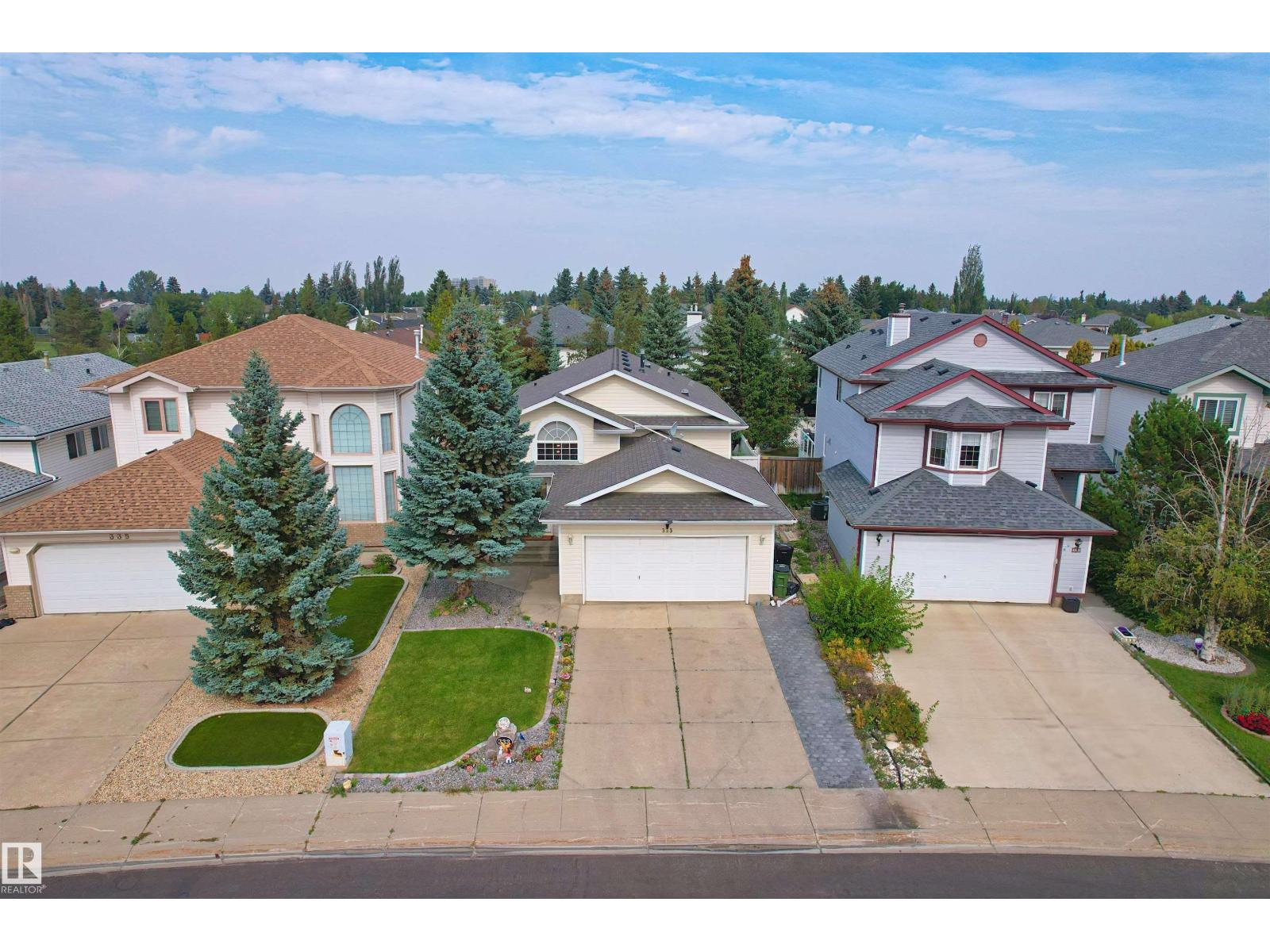 Photo 2 of 333 Dechene Wy Nw, Edmonton AB