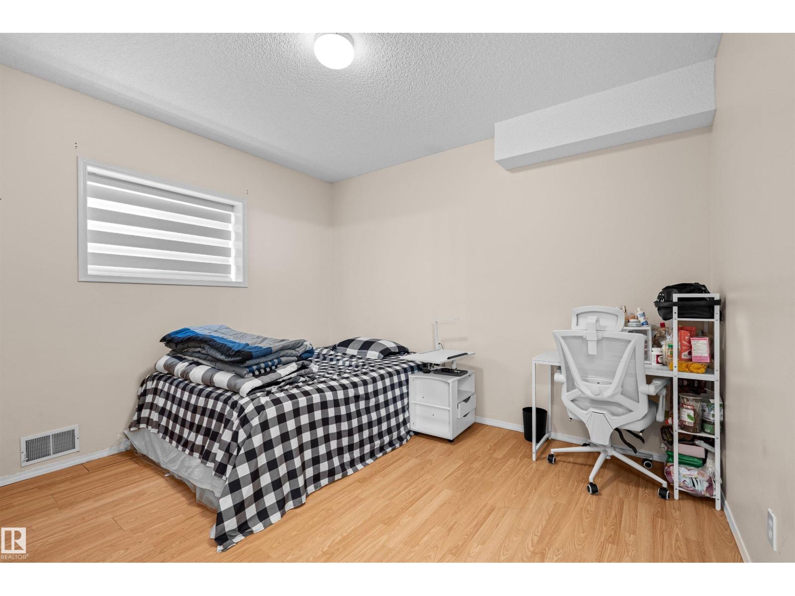 Photo 22 of 333 Dechene Wy Nw, Edmonton AB
