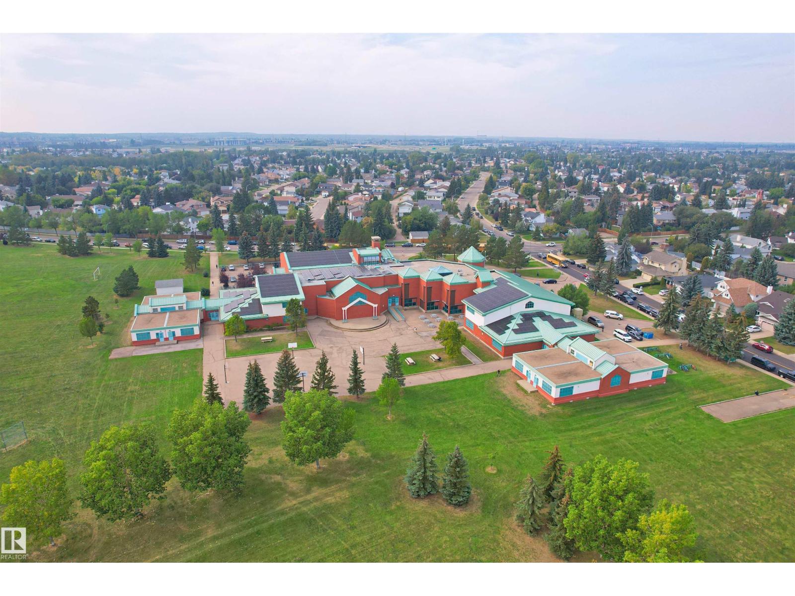 Photo 35 of 333 Dechene Wy Nw, Edmonton AB