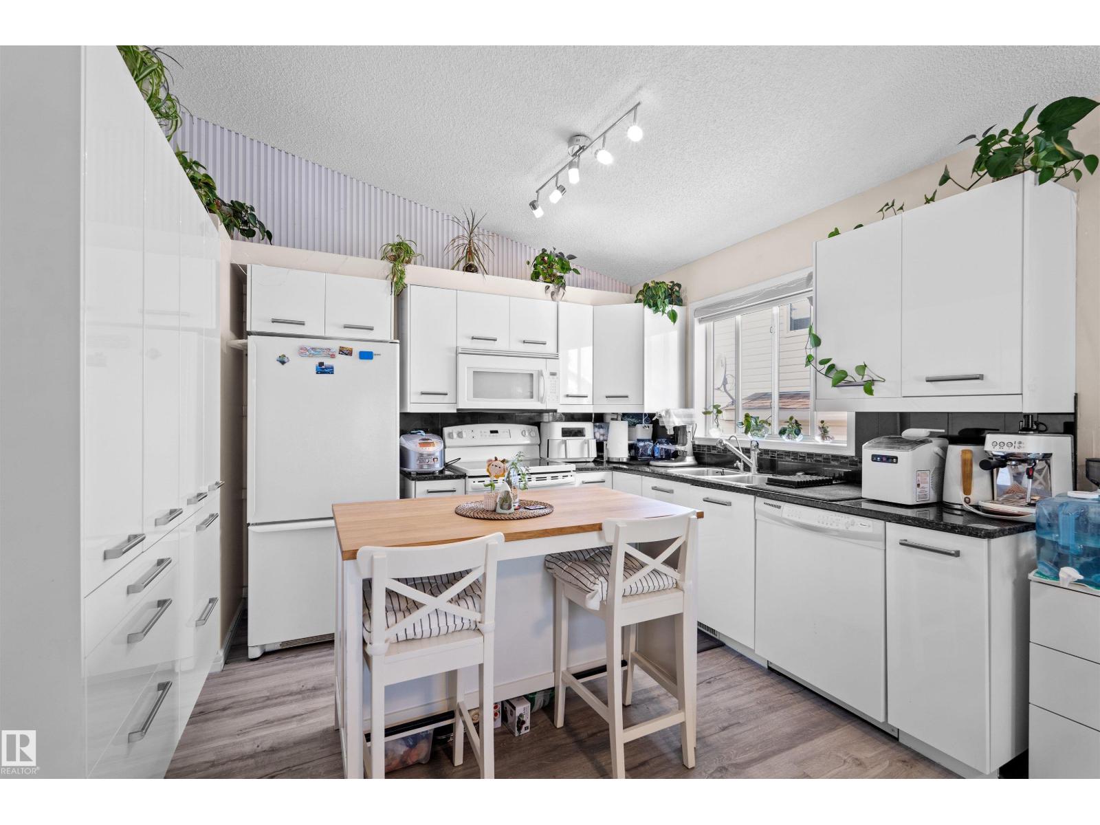 Photo 5 of 333 Dechene Wy Nw, Edmonton AB