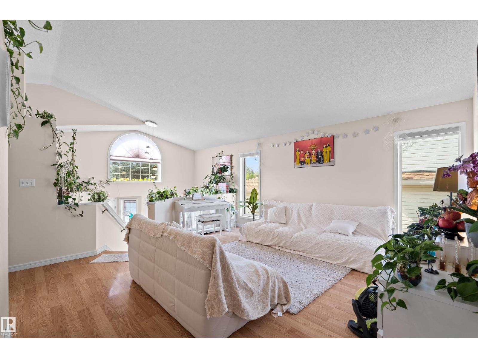 Photo 6 of 333 Dechene Wy Nw, Edmonton AB