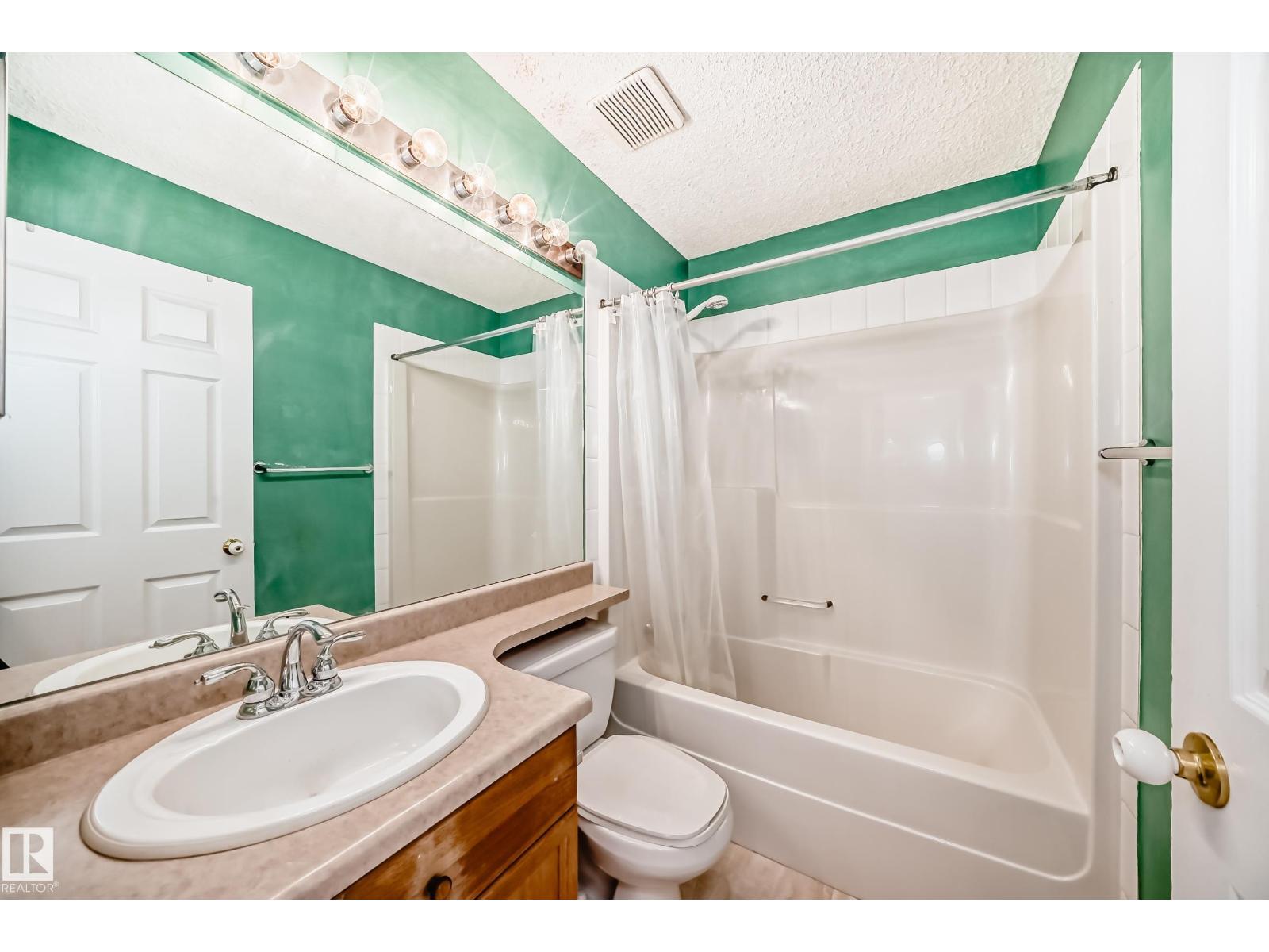 Photo 11 of 4127 37 A Av Nw, Edmonton AB
