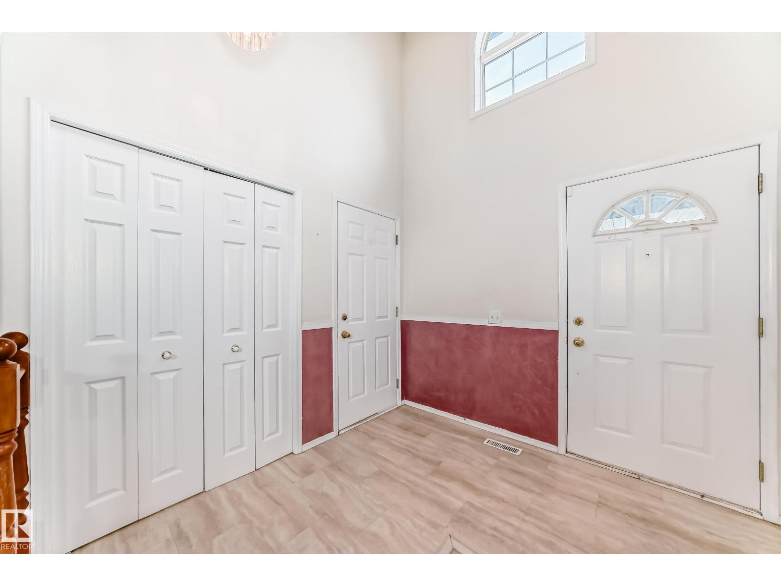 Photo 2 of 4127 37 A Av Nw, Edmonton AB