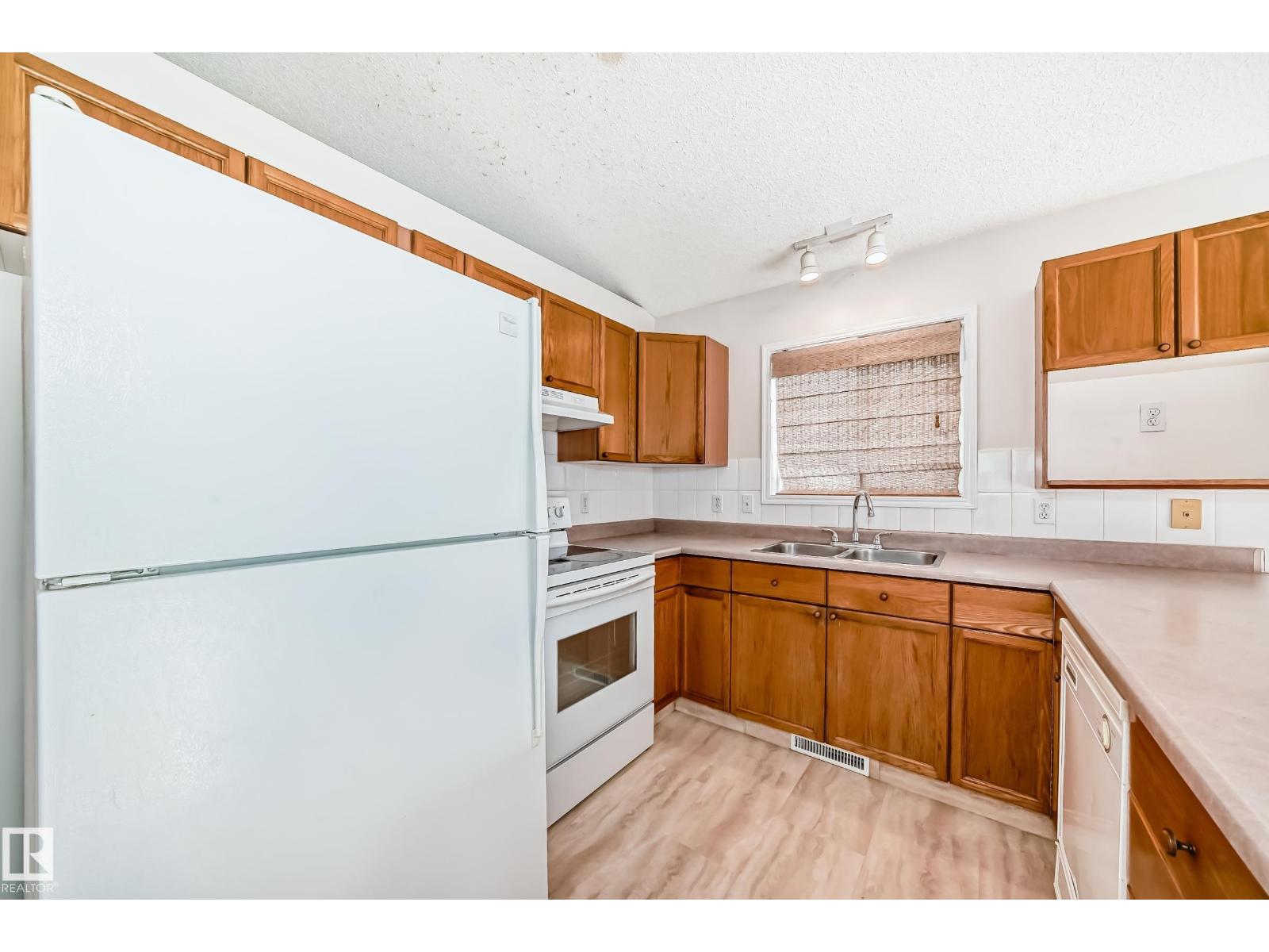 Photo 7 of 4127 37 A Av Nw, Edmonton AB