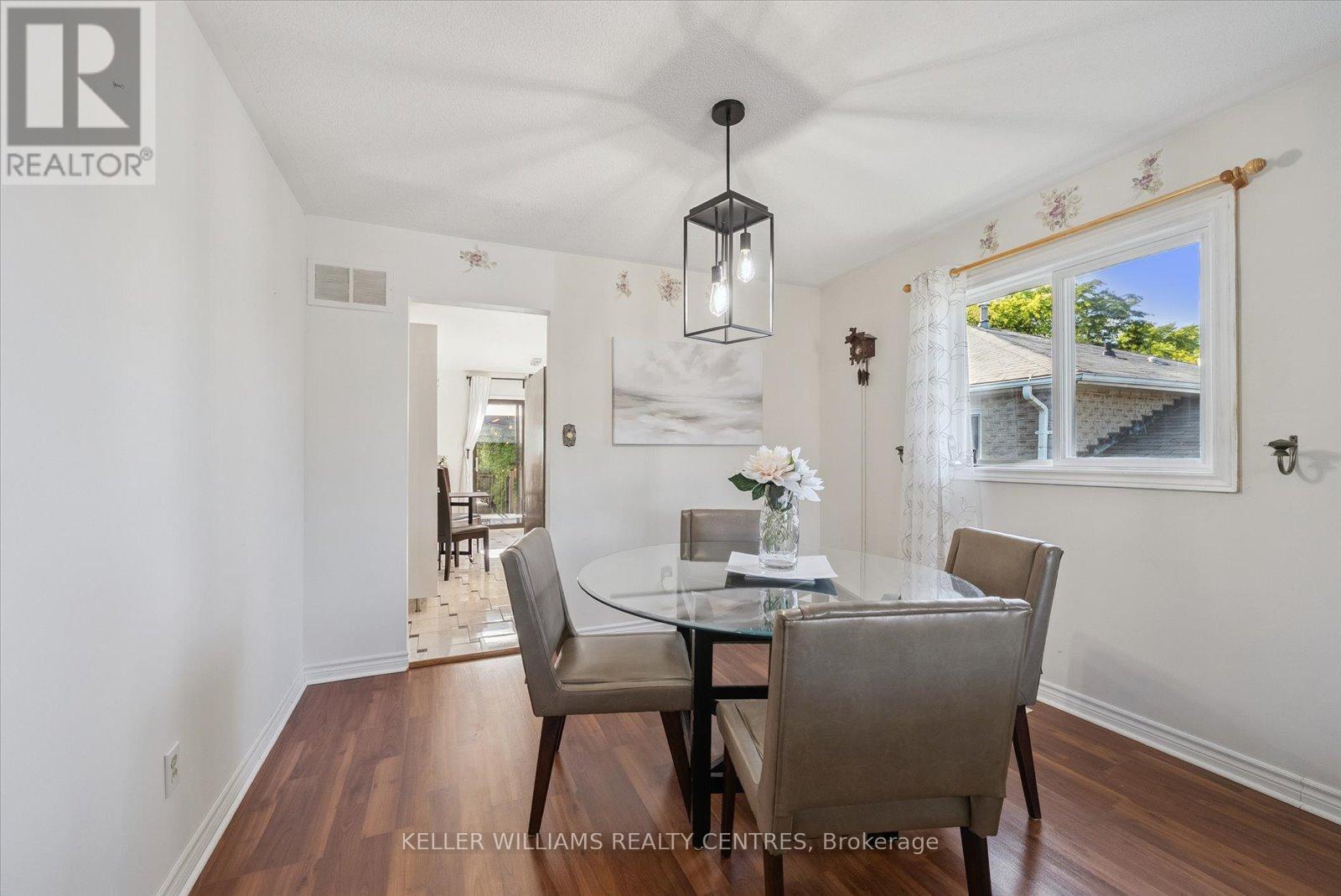 Photo 8 of 26 Stonehill Boulevard, East Gwillimbury ON