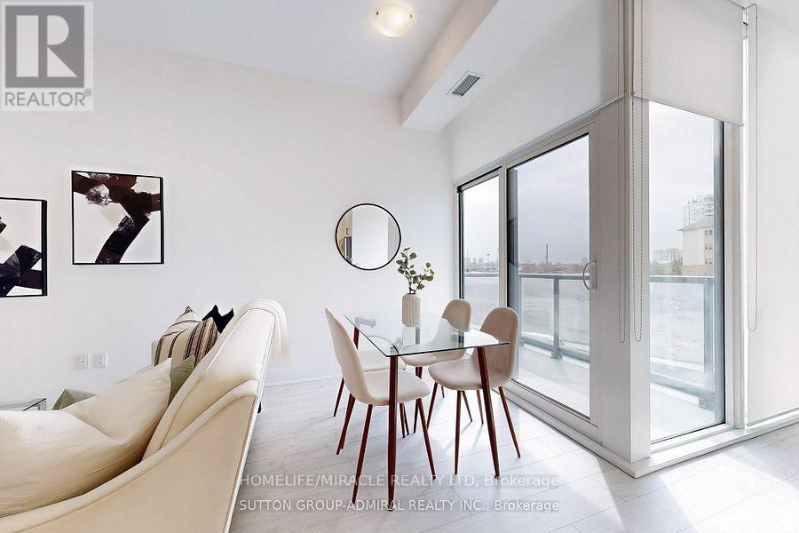 Photo 10 of 202 10 Gatineau Drive, Vaughan ON