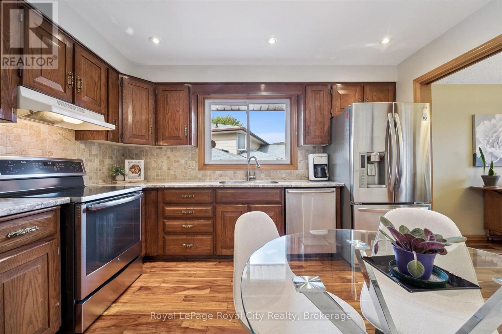 Photo 17 of 28 Wimbledon Road, Guelph ON