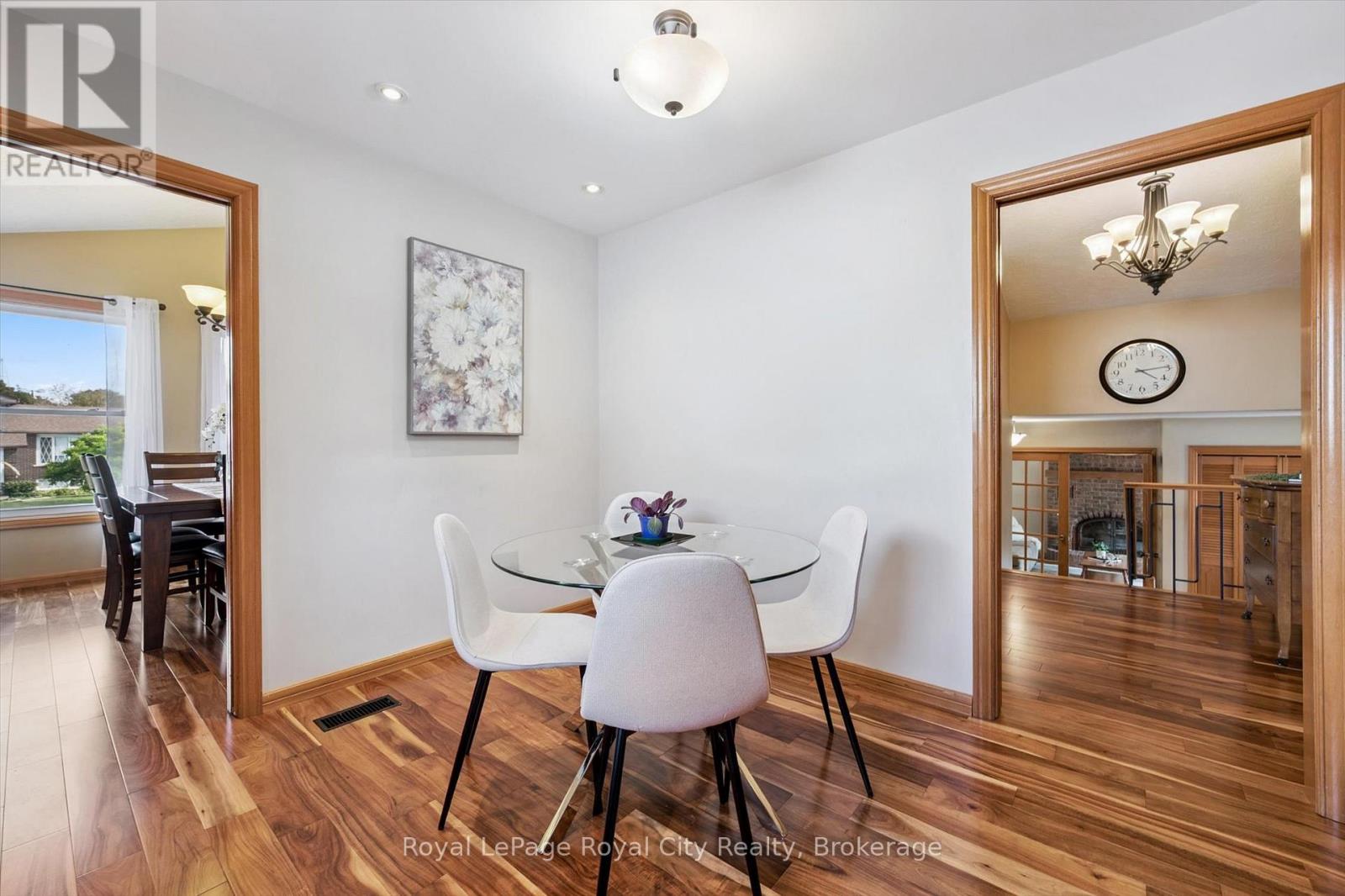 Photo 18 of 28 Wimbledon Road, Guelph ON