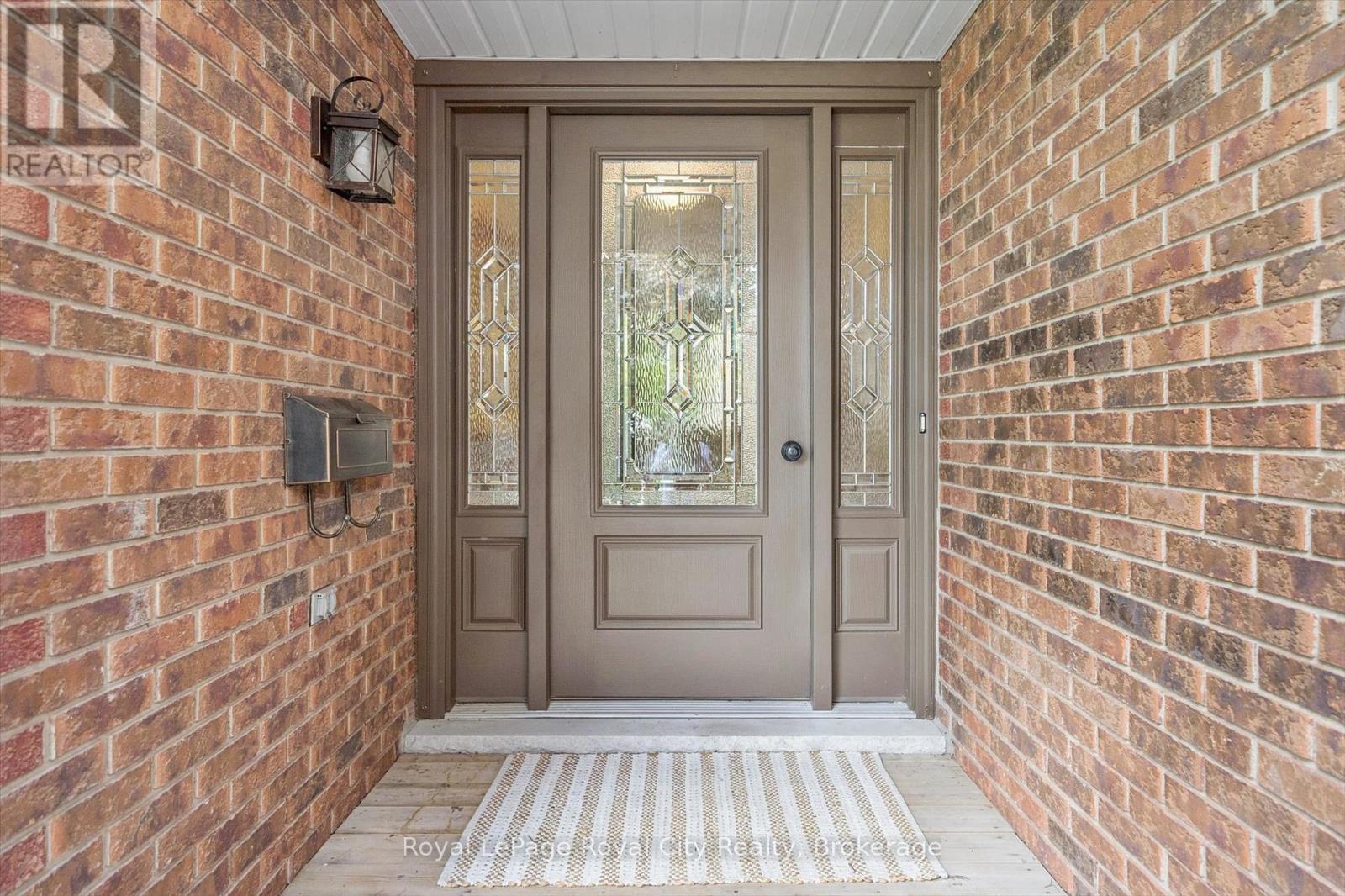 Photo 3 of 28 Wimbledon Road, Guelph ON