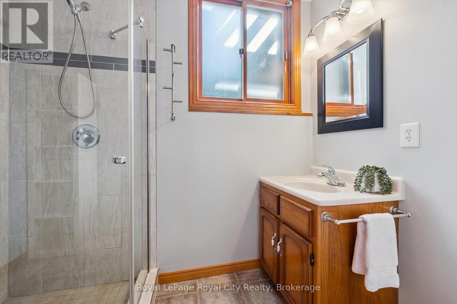 Photo 30 of 28 Wimbledon Road, Guelph ON