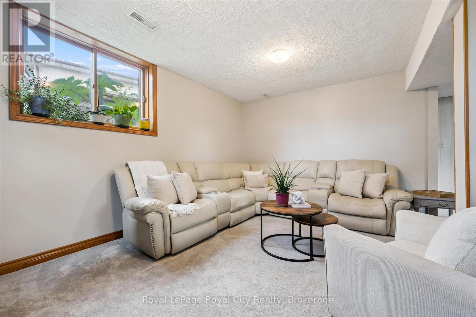 Photo 27 of 28 Wimbledon Road, Guelph ON