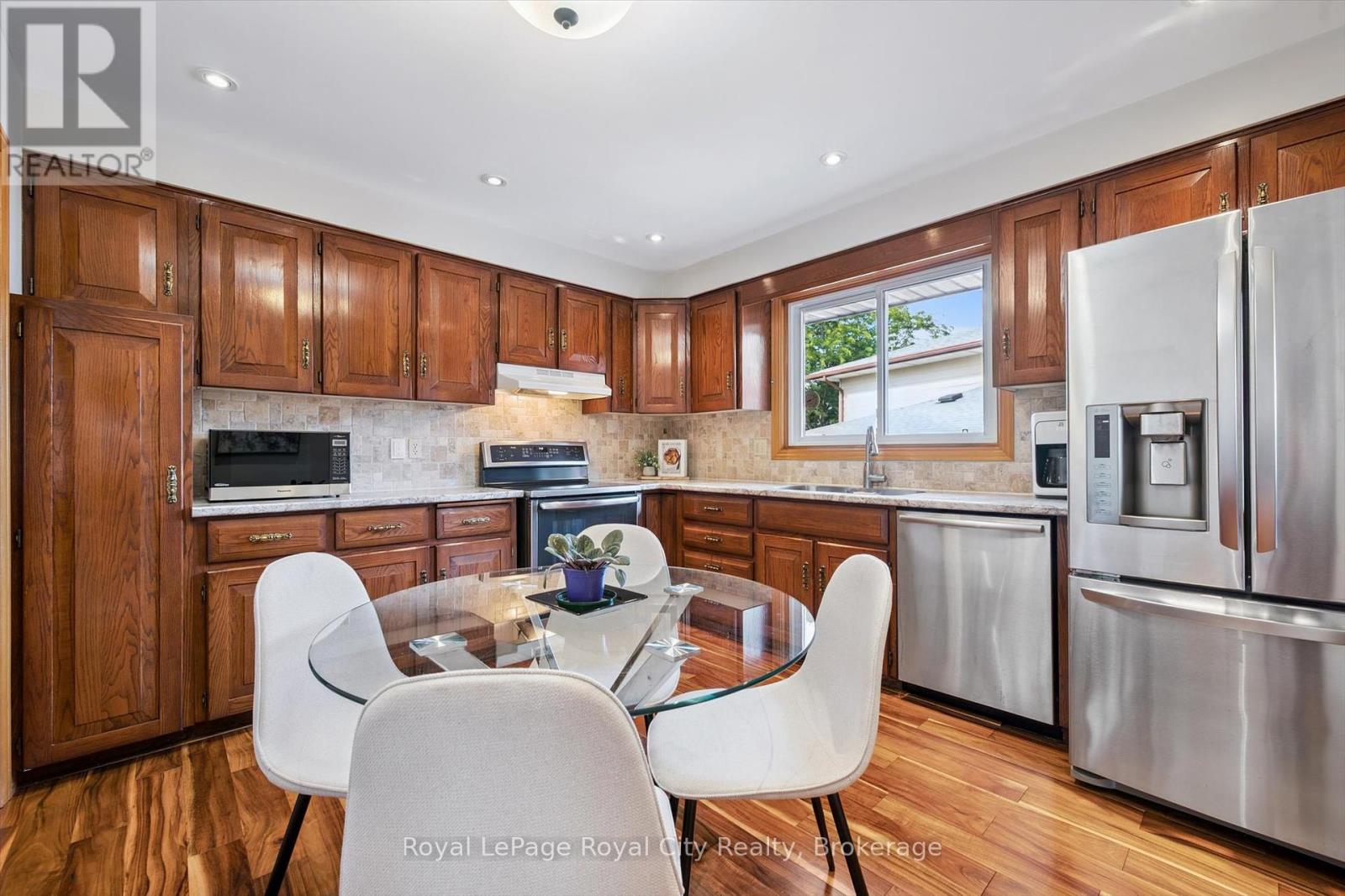 Photo 15 of 28 Wimbledon Road, Guelph ON