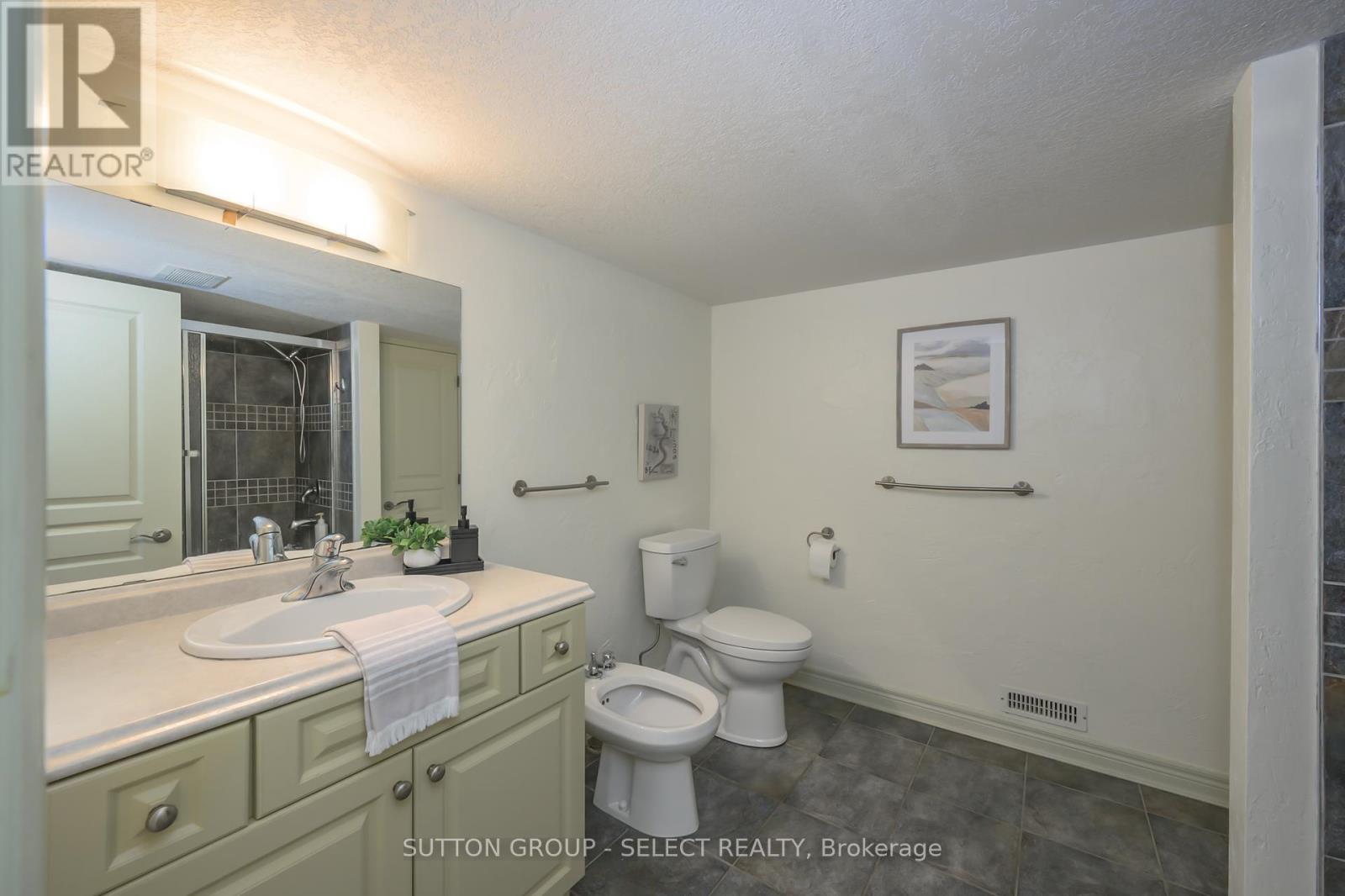 Photo 28 of 1186 Aintree Road, London North ON