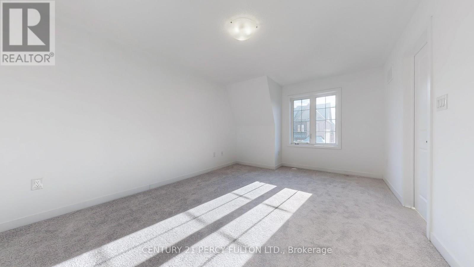 Photo 15 of 29 Calloway Way, Whitby ON