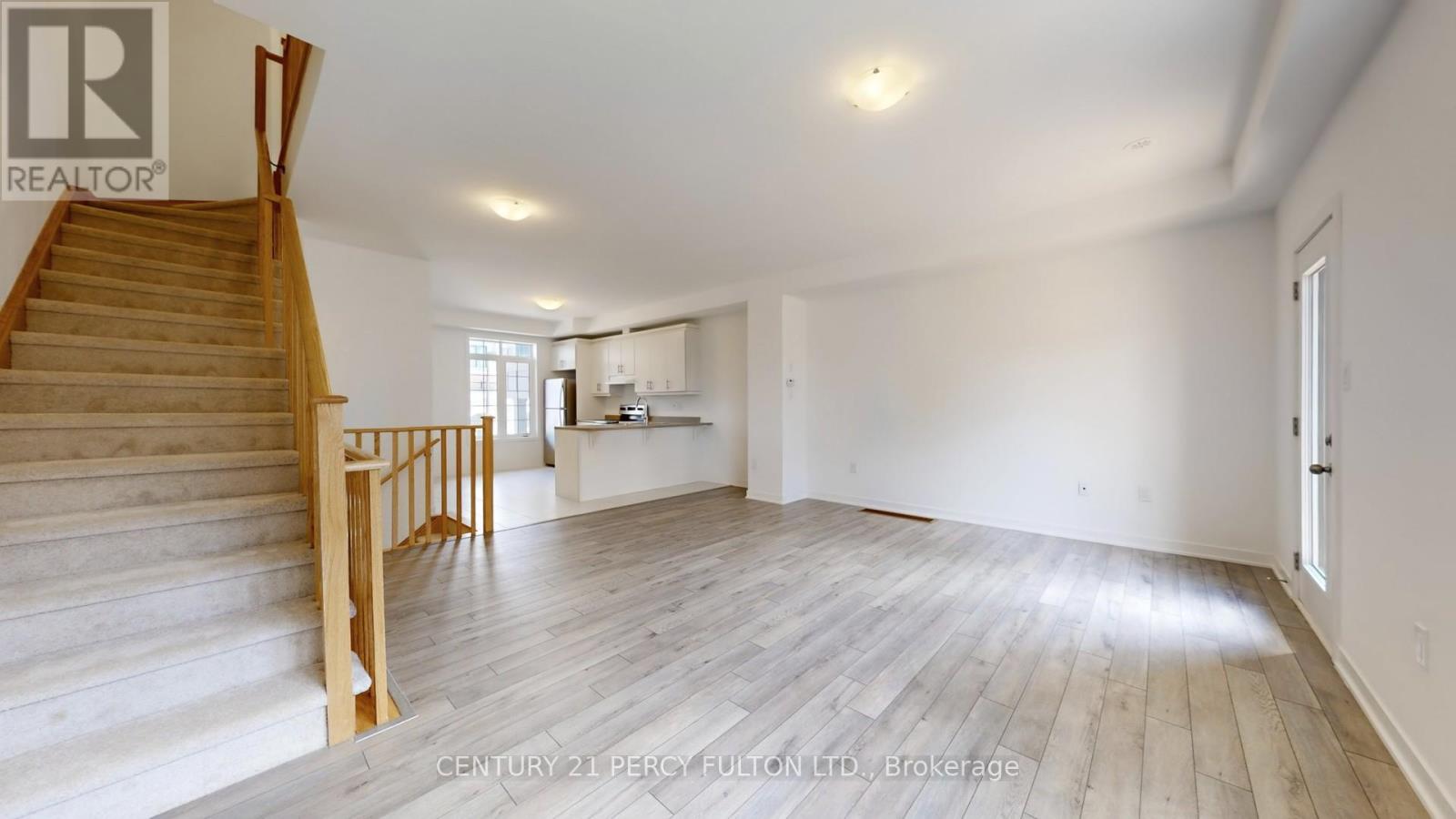 Photo 4 of 29 Calloway Way, Whitby ON