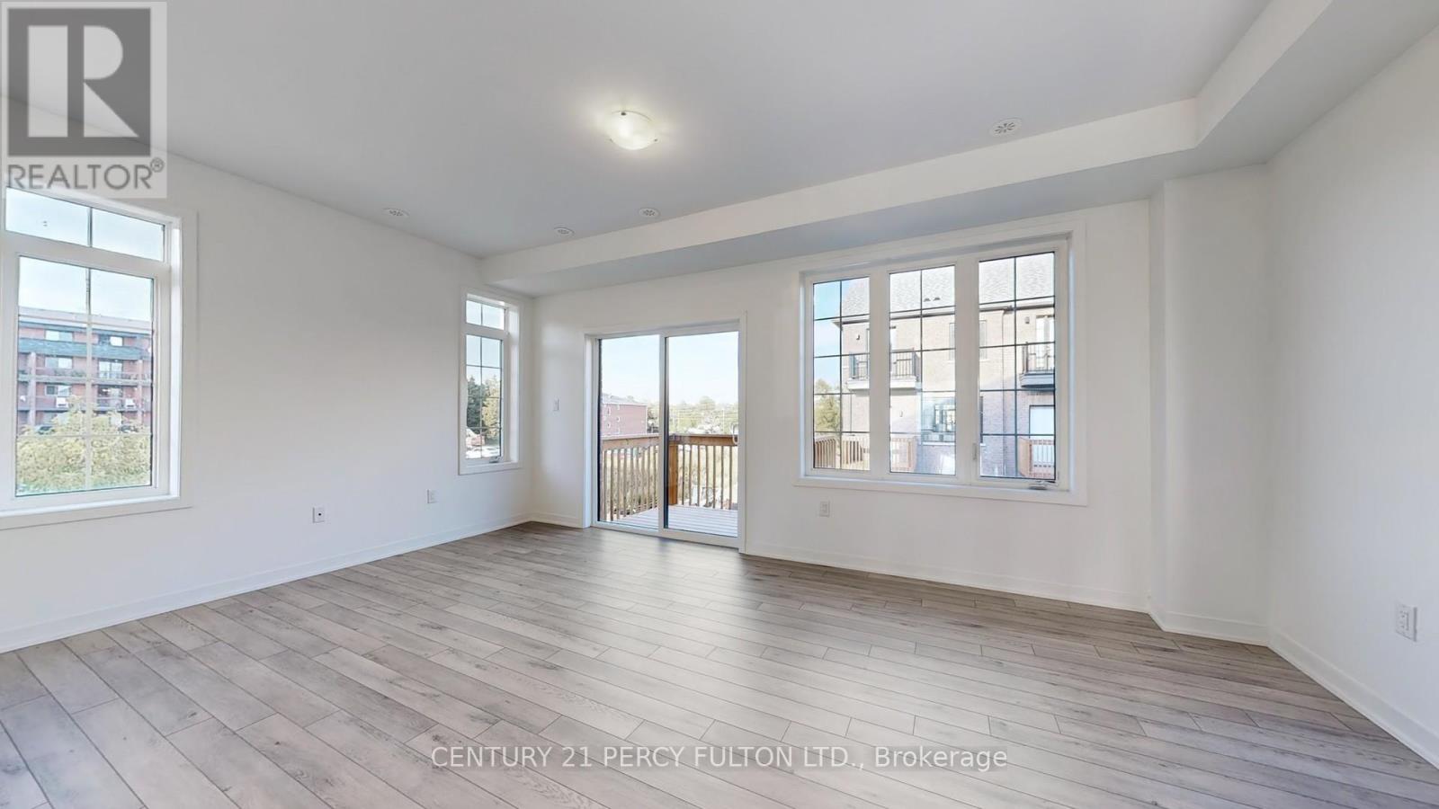 Photo 5 of 29 Calloway Way, Whitby ON