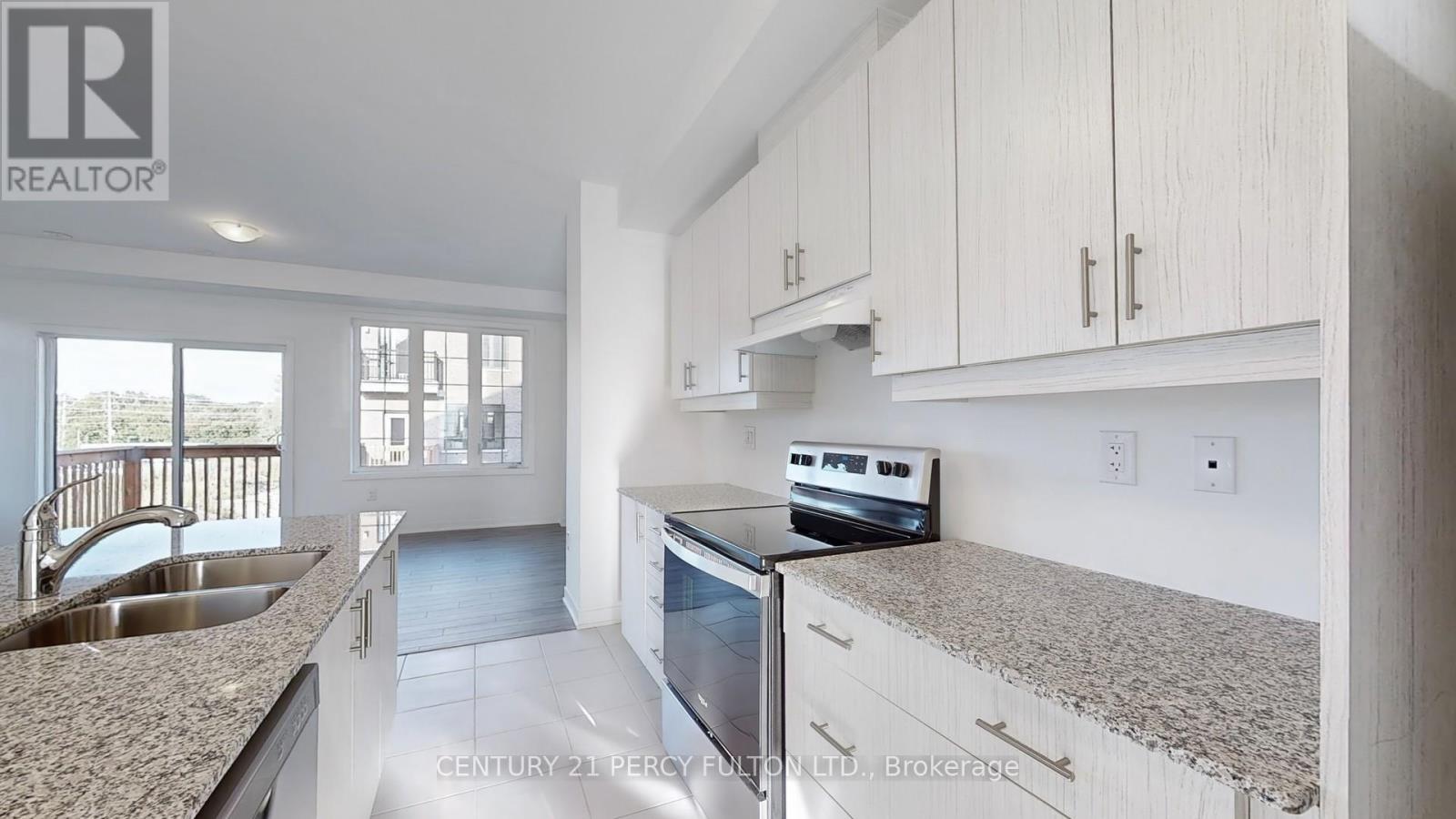 Photo 9 of 29 Calloway Way, Whitby ON