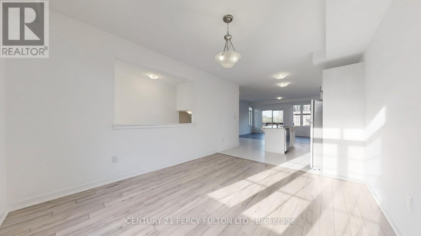 Photo 11 of 29 Calloway Way, Whitby ON