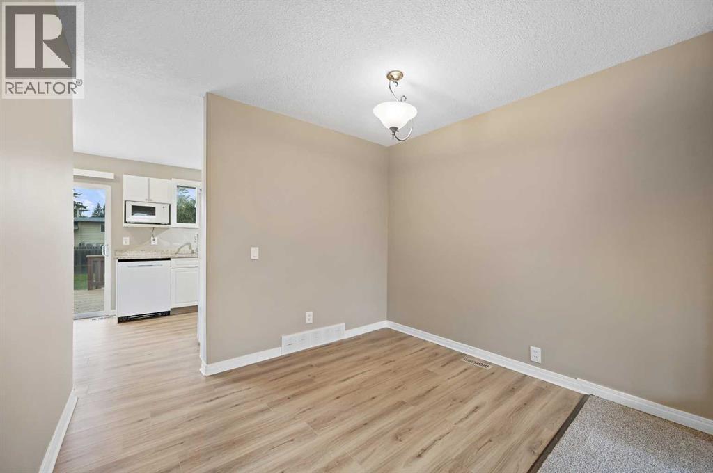 Photo 10 of 5704 18 Avenue Ne, Calgary AB