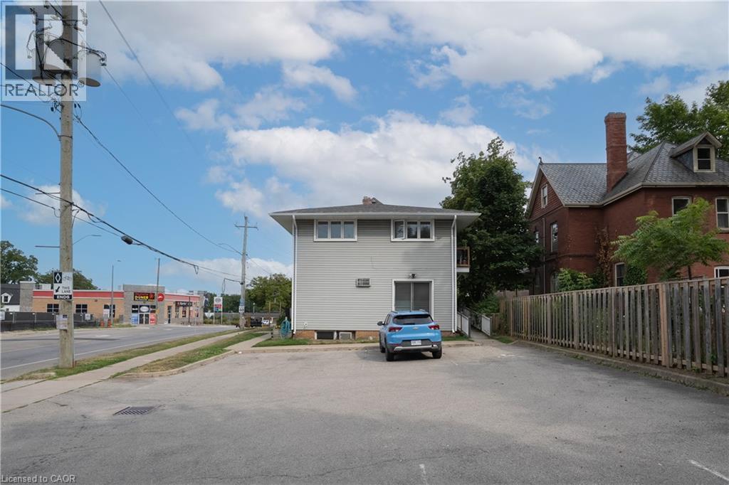 Photo 11 of 1 Livingston Avenue, Grimsby ON