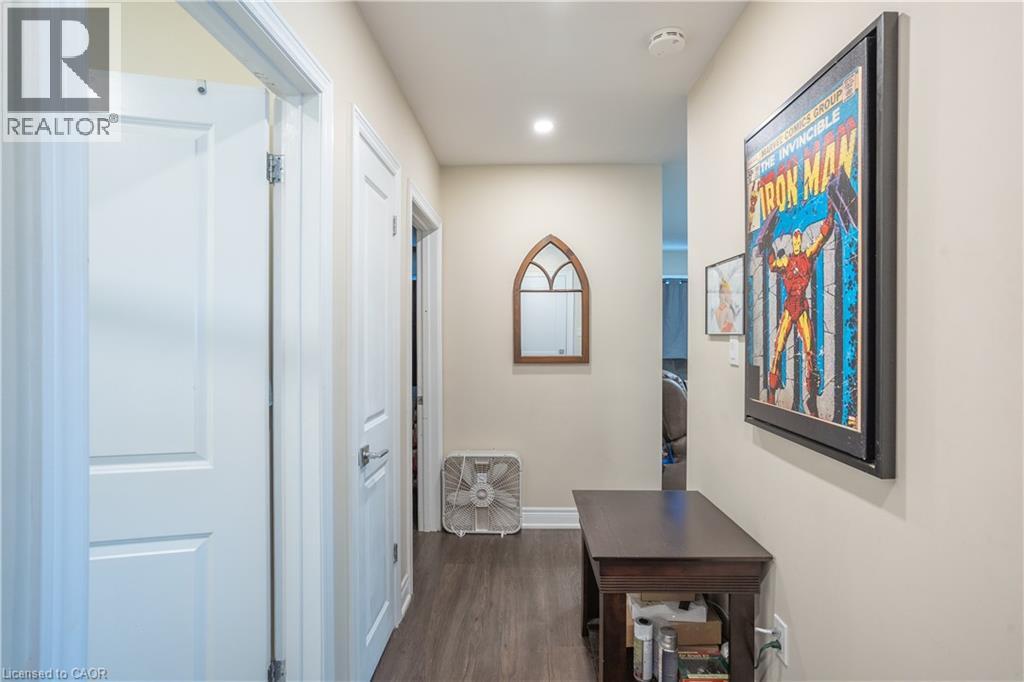 Photo 16 of 1 Livingston Avenue, Grimsby ON