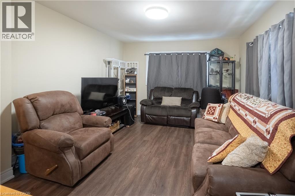 Photo 19 of 1 Livingston Avenue, Grimsby ON
