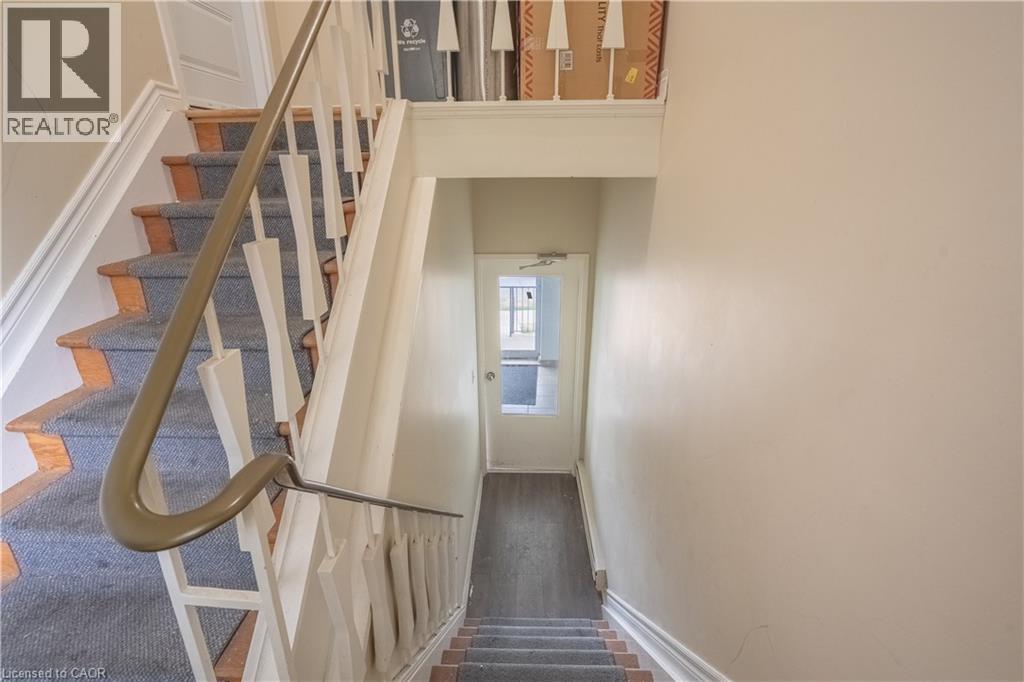 Photo 23 of 1 Livingston Avenue, Grimsby ON