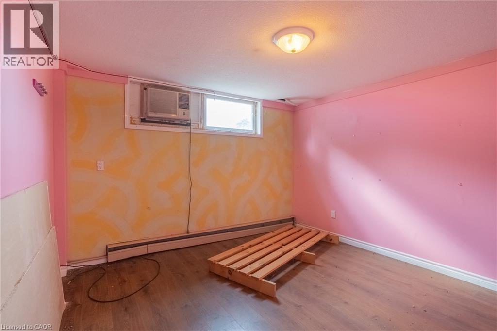 Photo 31 of 1 Livingston Avenue, Grimsby ON