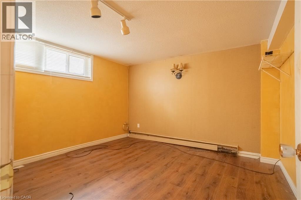 Photo 34 of 1 Livingston Avenue, Grimsby ON
