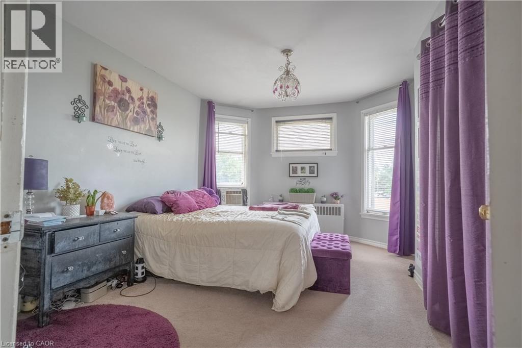 Photo 36 of 1 Livingston Avenue, Grimsby ON