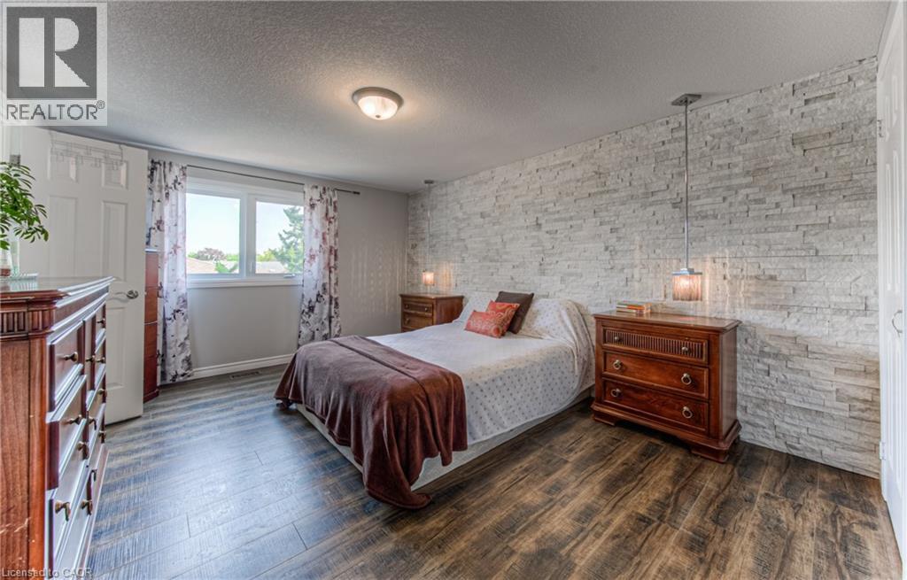 Photo 33 of 3 Westview Crescent, Kitchener ON