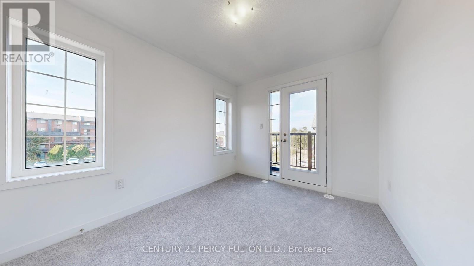 Photo 25 of 29 Calloway Way, Whitby ON