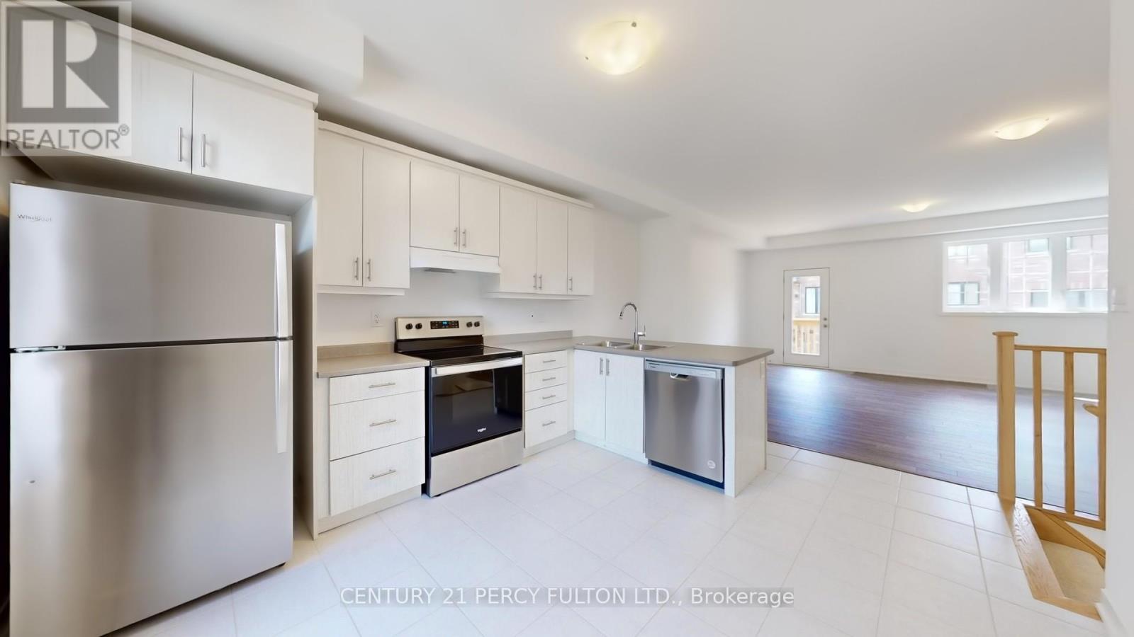 Photo 8 of 29 Calloway Way, Whitby ON
