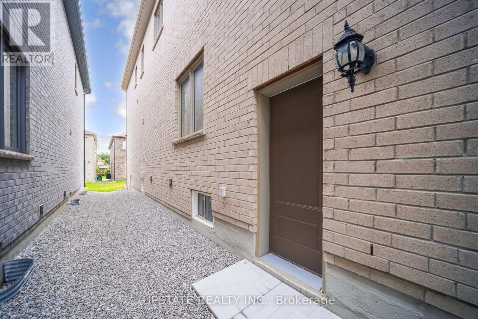 Photo 45 of 7 James Walker Avenue, Caledon ON