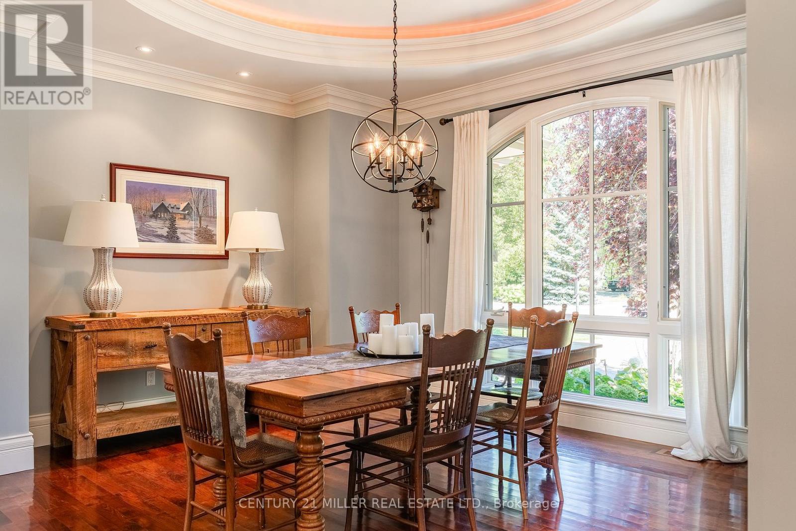 Photo 10 of 38 Shorewood Place, Oakville ON
