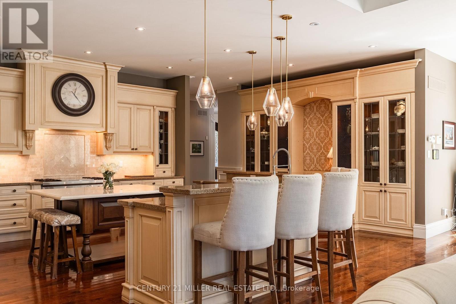 Photo 11 of 38 Shorewood Place, Oakville ON