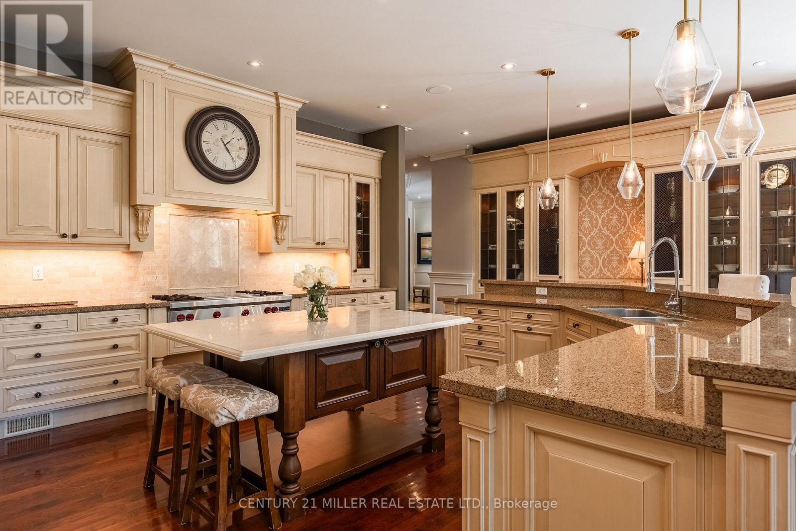 Photo 12 of 38 Shorewood Place, Oakville ON
