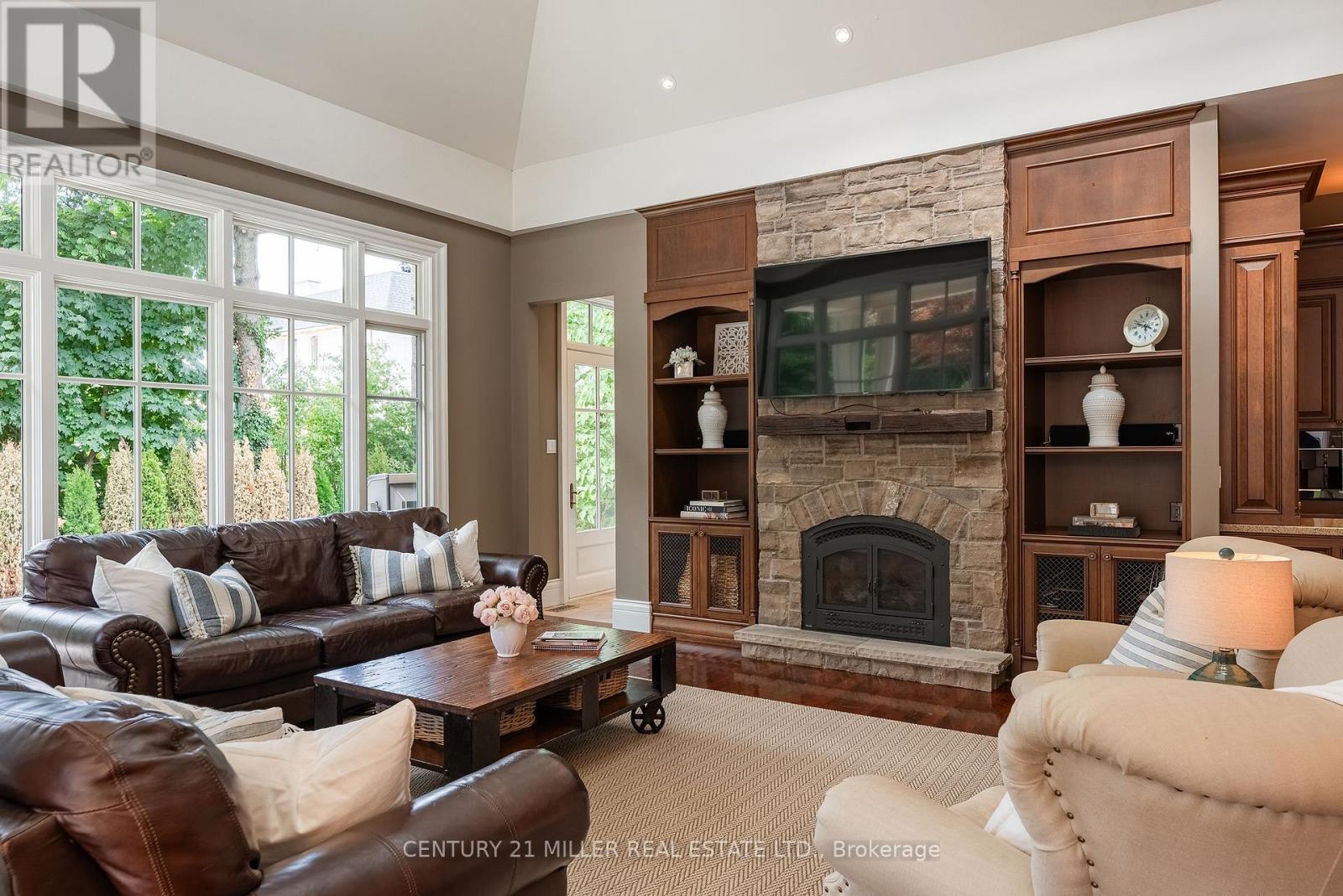 Photo 16 of 38 Shorewood Place, Oakville ON