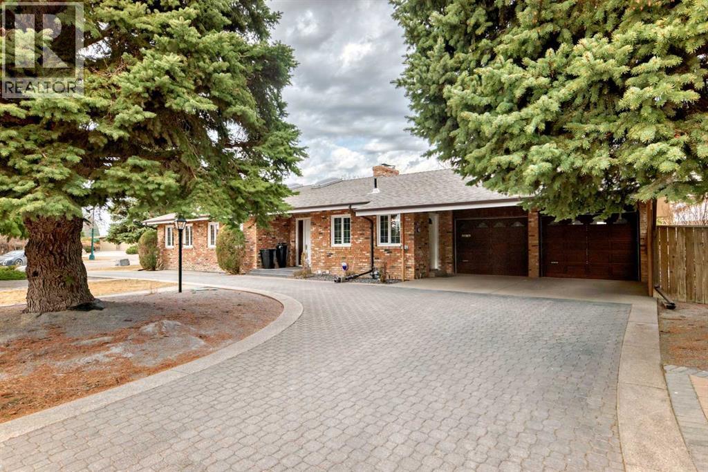 Photo 1 of 1922 15 Street S, Lethbridge AB